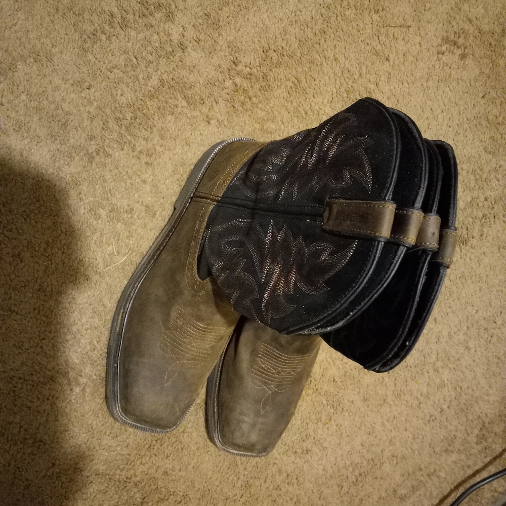 Mens boots size 13